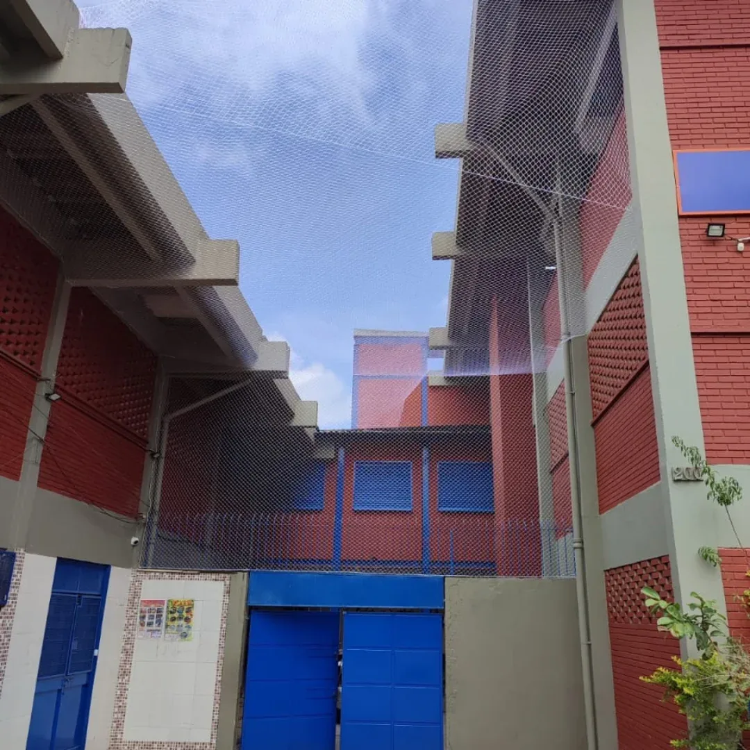 Rede de proteção em área comum de escola